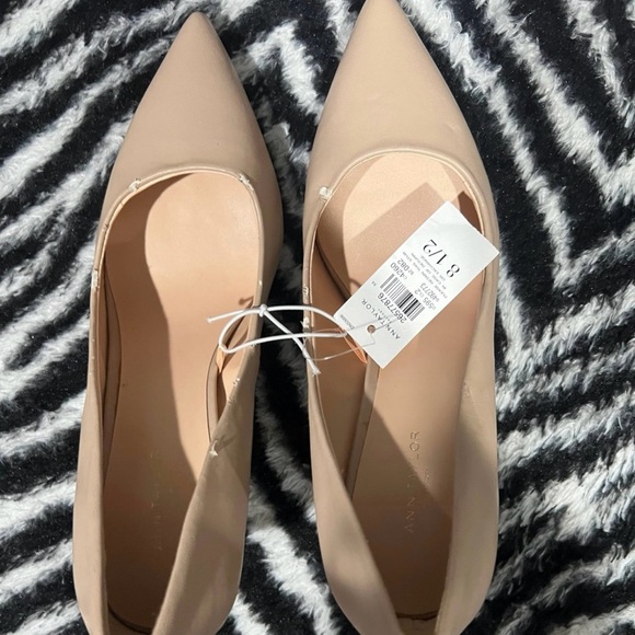 Ann Taylor Shoes - Ann Taylor Leather Pump Heels Mila